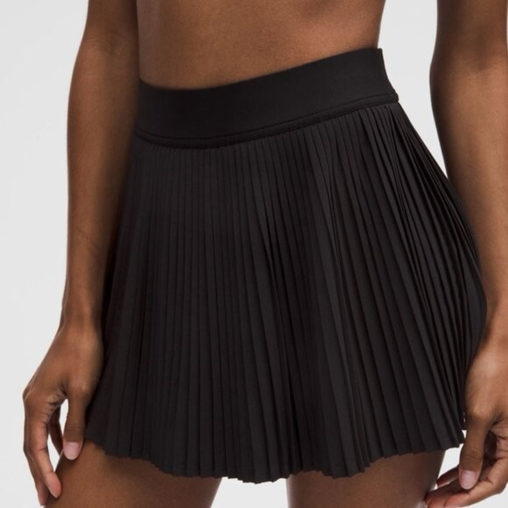 Varsity High-Rise Pleated Tennis Skirt In Black